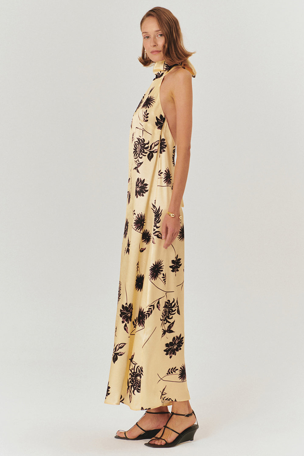 Exquise-Boyundan Bağlamalı çiçek Desenli Floş Kumaş Maxi Boy Elbise-ELBİSE-3-Milagron.com