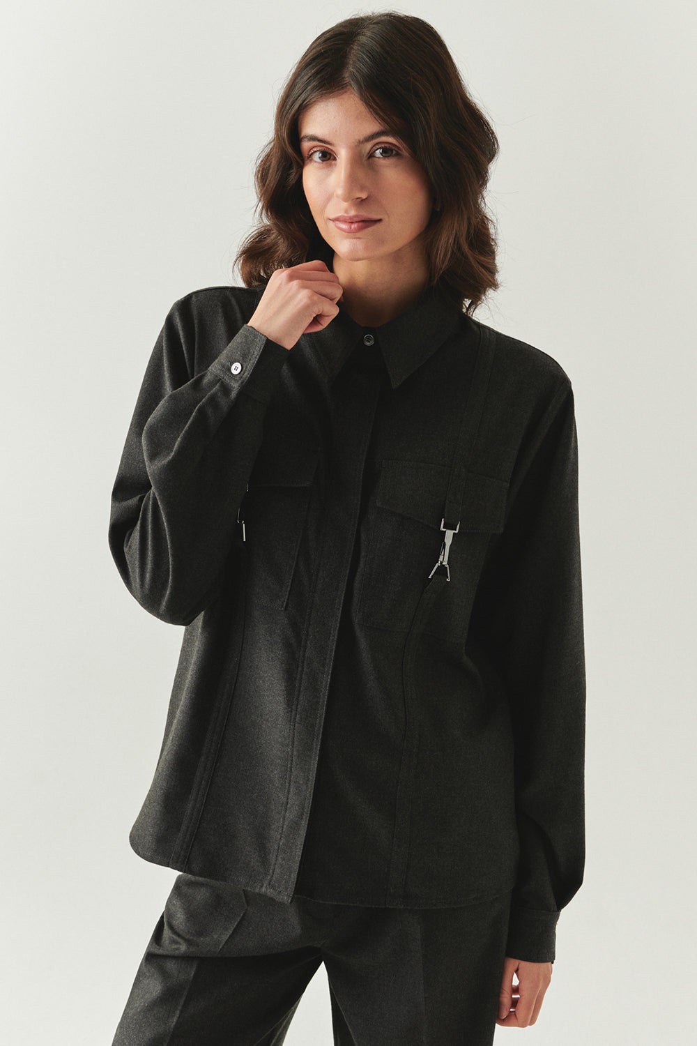 Exquise-Cepleri Aksesuarlı Uzun Kol Regular Dokuma Gri Gömlek-GÖMLEK-1-Milagron.com