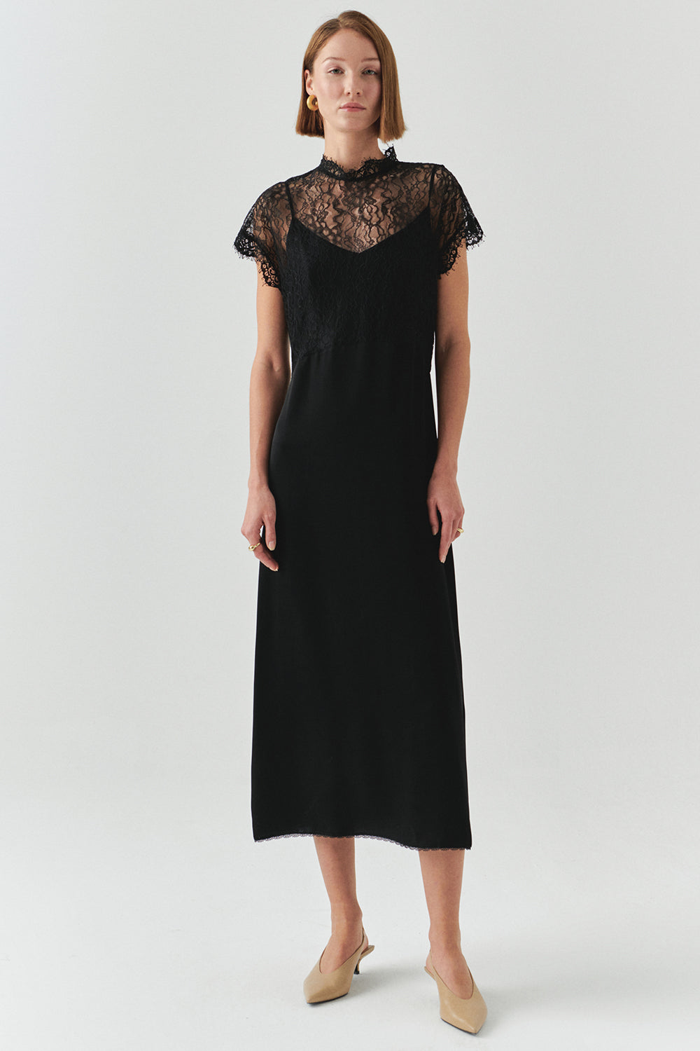 Exquise-Dantel Detaylı Kısa Kollu Regular Saten Midi Siyah Elbise-ELBİSE-1-Milagron.com