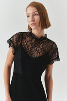 Exquise-Dantel Detaylı Kısa Kollu Regular Saten Midi Siyah Elbise-ELBİSE-4-Milagron.com