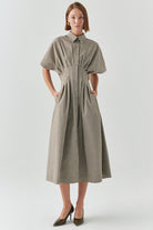 Exquise-Desenli Bele Oturan Düşük Omuzlu Taş Baskılı Regular Midi Elbise-ELBİSE-1-Milagron.com