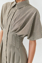 Exquise-Desenli Bele Oturan Düşük Omuzlu Taş Baskılı Regular Midi Elbise-ELBİSE-3-Milagron.com