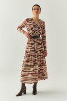 Exquise-Desenli Kemerli Kruvaze Yaka Slim Fit Midi Astarlı Tül Elbise-ELBİSE-1-Milagron.com