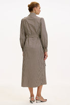 Exquise-Dik Yaka Uzuz Kollu çizgili Kuşaklı Regular Kahve Bej Midi Elbise-ELBİSE-6-Milagron.com