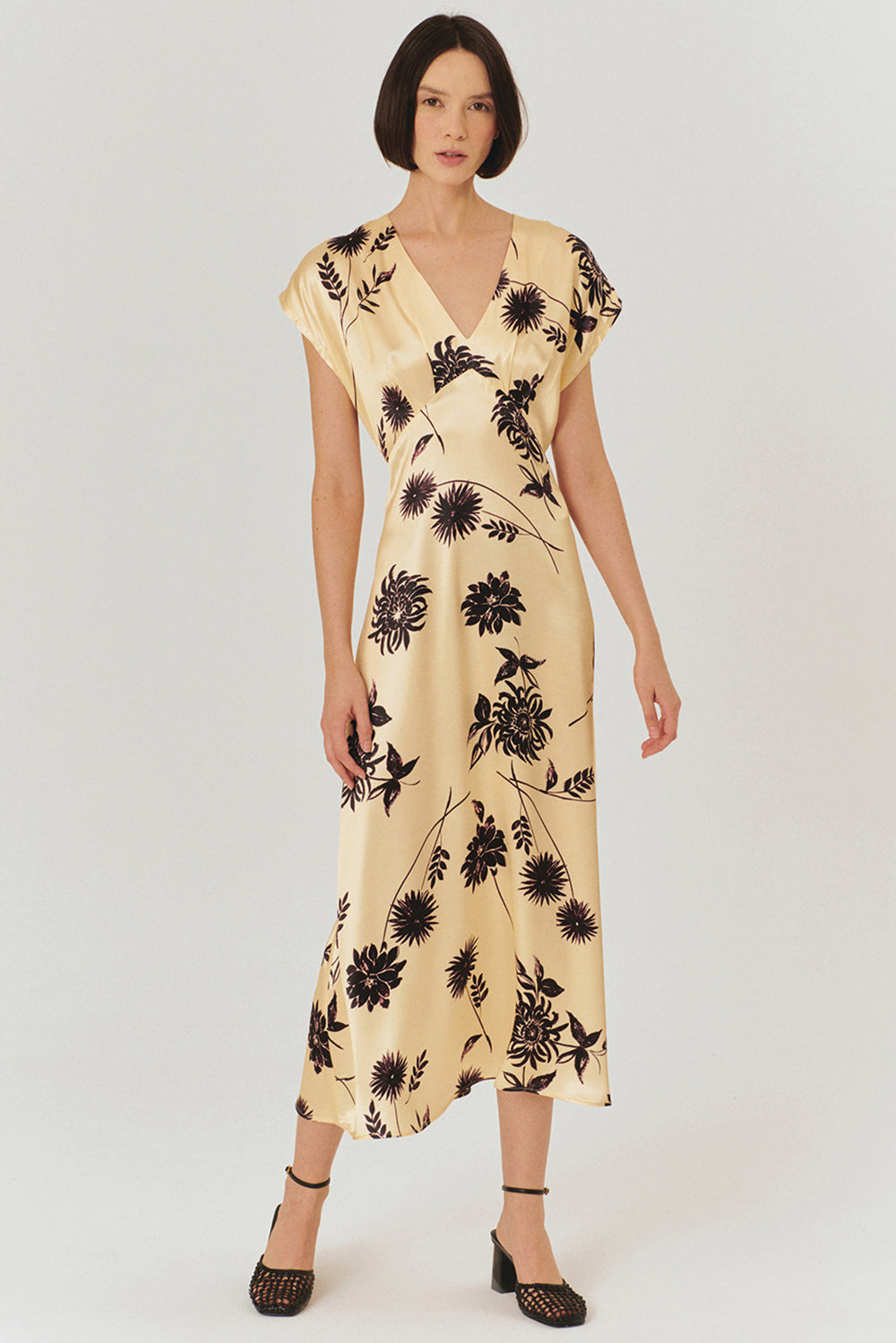 Exquise-Düşük Kol V Yaka çiçek İşlemeli Floş Kumaş Elbise-ELBİSE-1-Milagron.com