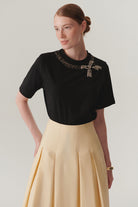 Exquise-Fiyonk İşlemesi Detaylı Bisiklet Yaka Pamuklu Regular Tişört-T-Shirts-9-Milagron.com