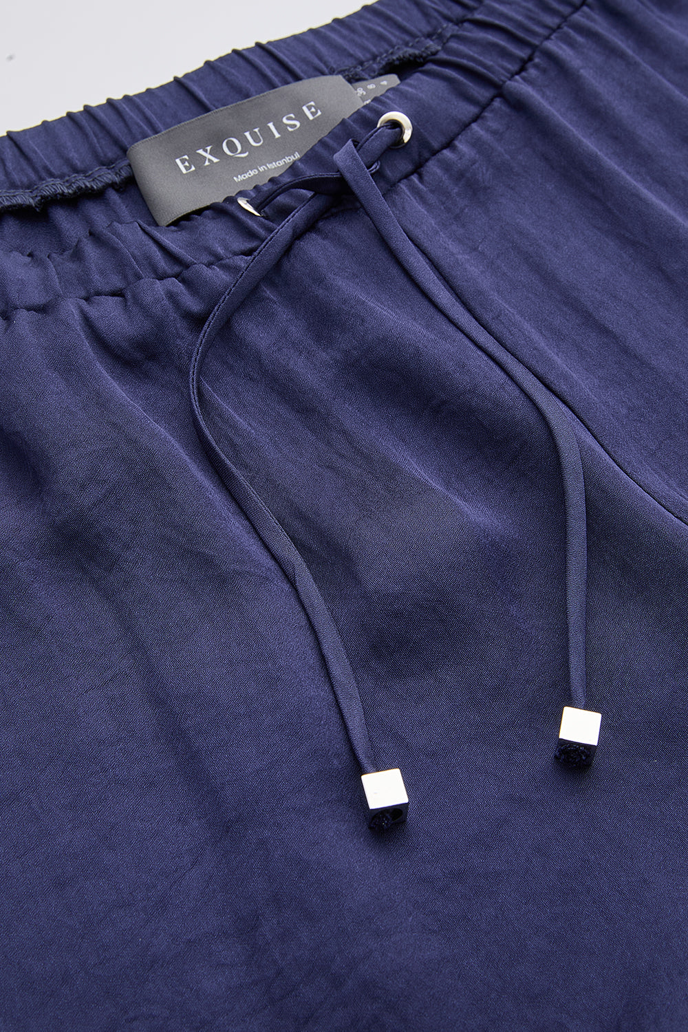 Geniş Paça Saten Görünümlü Beli Bağcıklı Regular Lacivert Pantolon