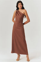 Exquise-Gold Toka Detaylı Tek Omuz Bağlamalı Kahverengi Maxi Elbise-ELBİSE-1-Milagron.com