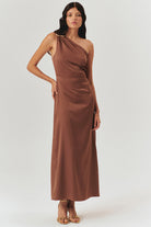 Exquise-Gold Toka Detaylı Tek Omuz Bağlamalı Kahverengi Maxi Elbise-ELBİSE-2-Milagron.com