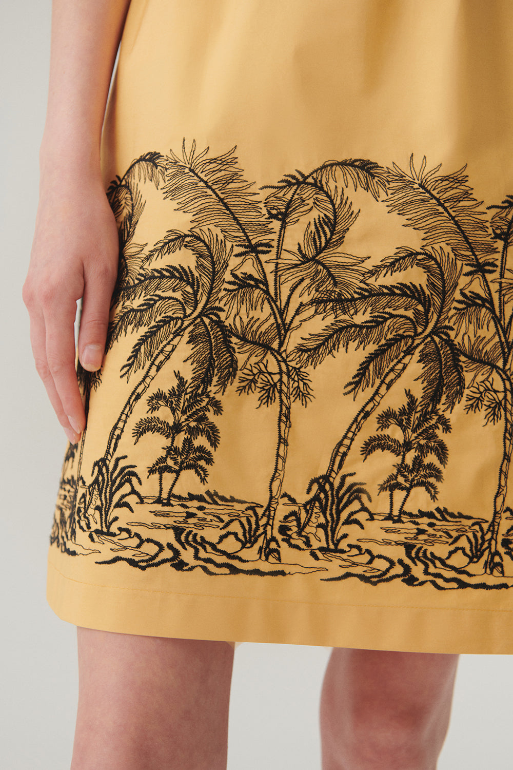 Exquise-Gömlek Yaka Kemerli Etek Uçları Desenli Pamuklu Diz üstü Elbise-ELBİSE-4-Milagron.com