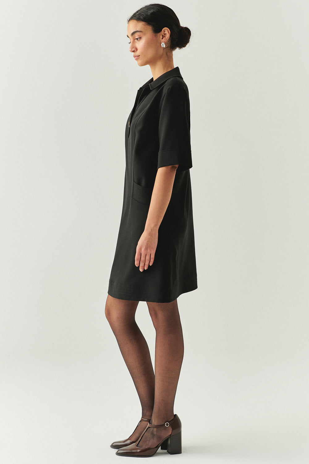 Exquise-Gömlek Yaka Kısa Kollu Oversize Cepli Siyah Mini Elbise-ELBİSE-2-Milagron.com