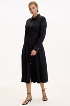 Exquise-Gömlek Yaka Uzun Kollu Cepli Regular Düğmeli Siyah Midi Elbise-ELBİSE-3-Milagron.com