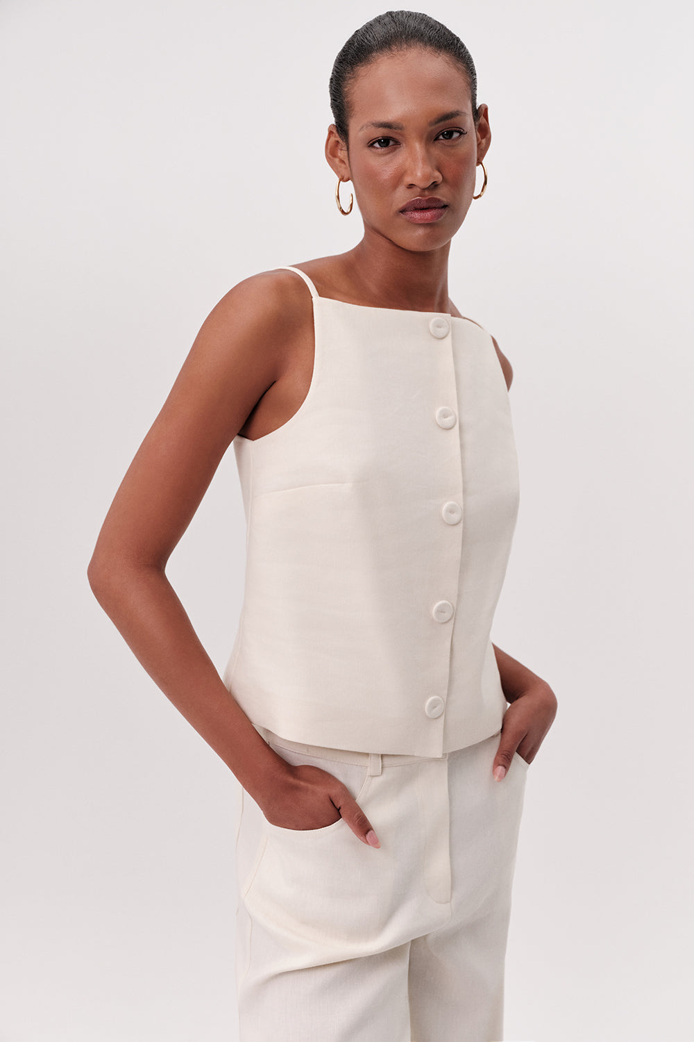 İnce Askılı Düğmeli Kolsuz Regular Krem Bluz