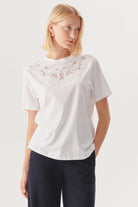 Exquise-İşleme Detaylı Beyaz Regular örme Tişört-T-Shirts-1-Milagron.com