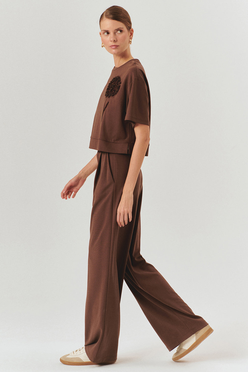 Exquise-İşleme Detaylı Kahverengi Crop Modal Karışımlı örme Tişört-T-Shirts-3-Milagron.com