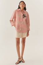 Exquise-İşleme Detaylı Kırmızı çizgili Regular Gömlek-Gömlek-2-Milagron.com