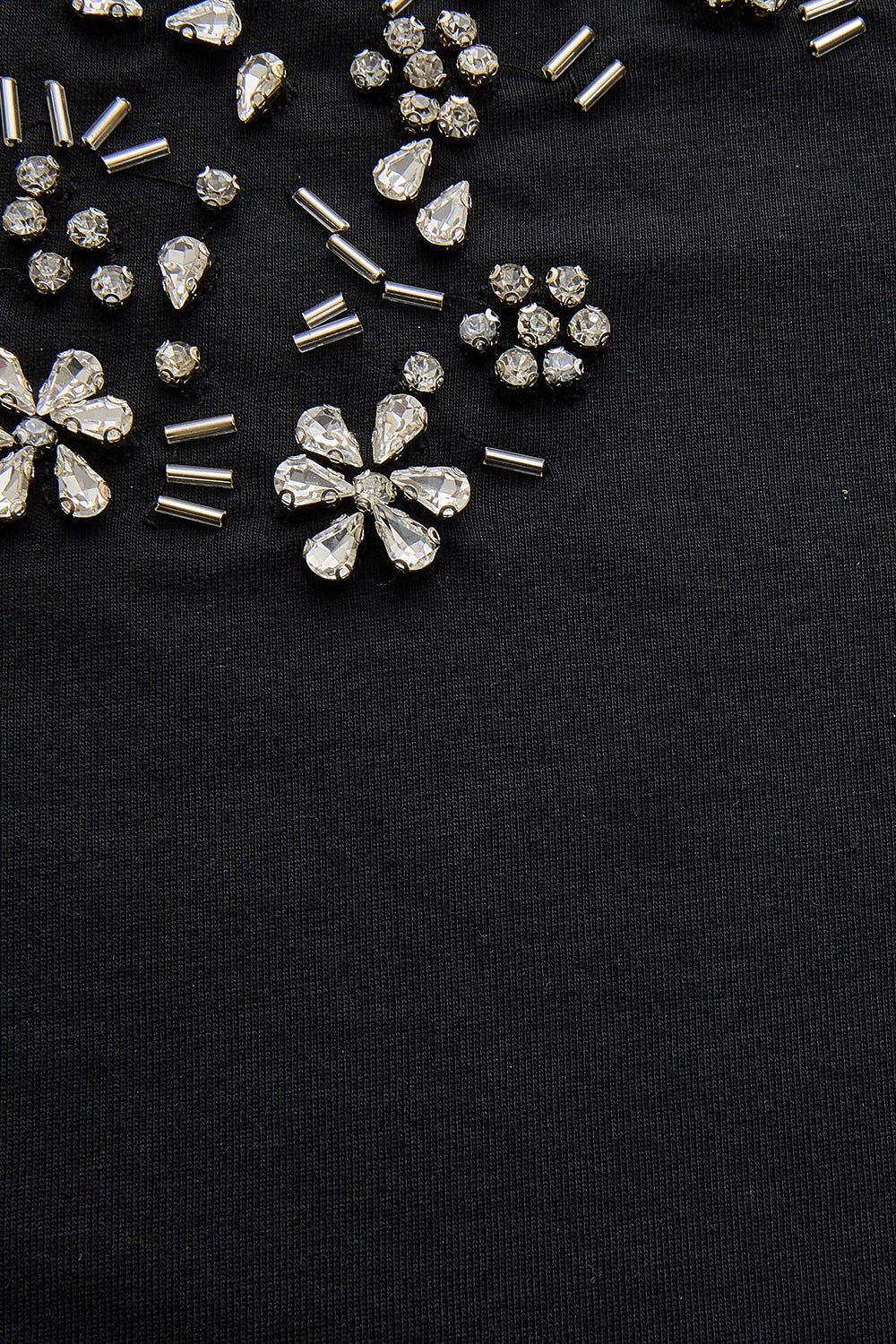 Exquise-İşleme Detaylı Siyah V Yaka Pamuklu Regular örme Tişört-T-Shirts-6-Milagron.com