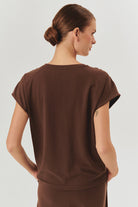 Exquise-İşleme Detaylı V Yaka Kahverengi Regular Modal Karışımlı örme Tişört-T-Shirts-5-Milagron.com