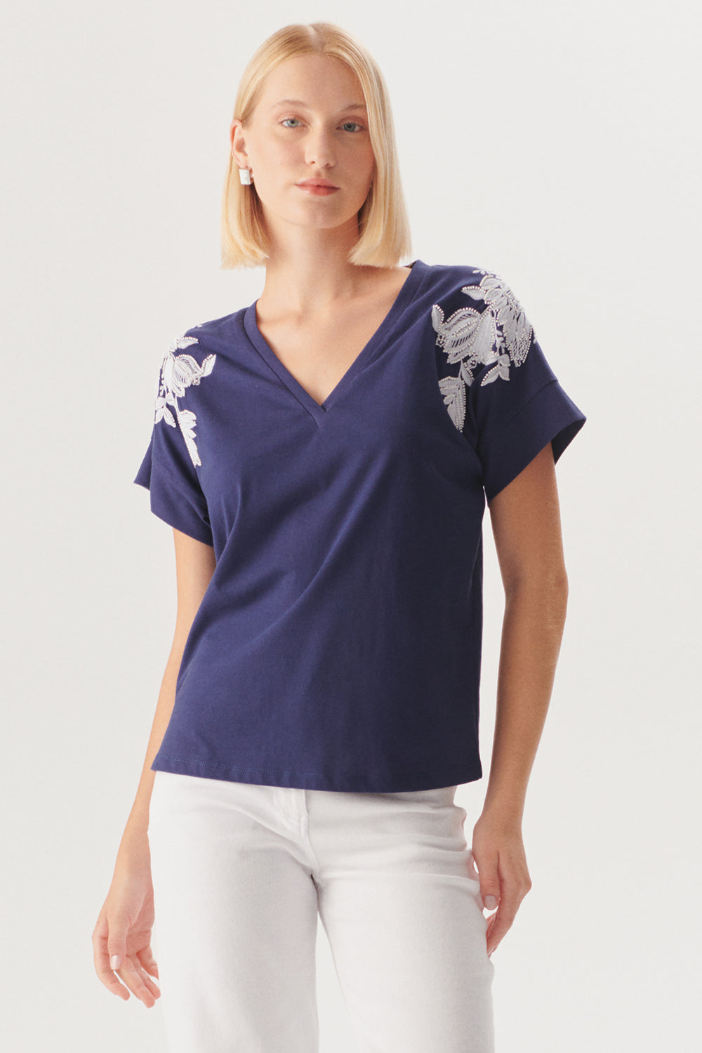 Exquise-İşleme Detaylı V Yaka Lacivert Pamuklu Regular örme Tişört-T-Shirts-1-Milagron.com