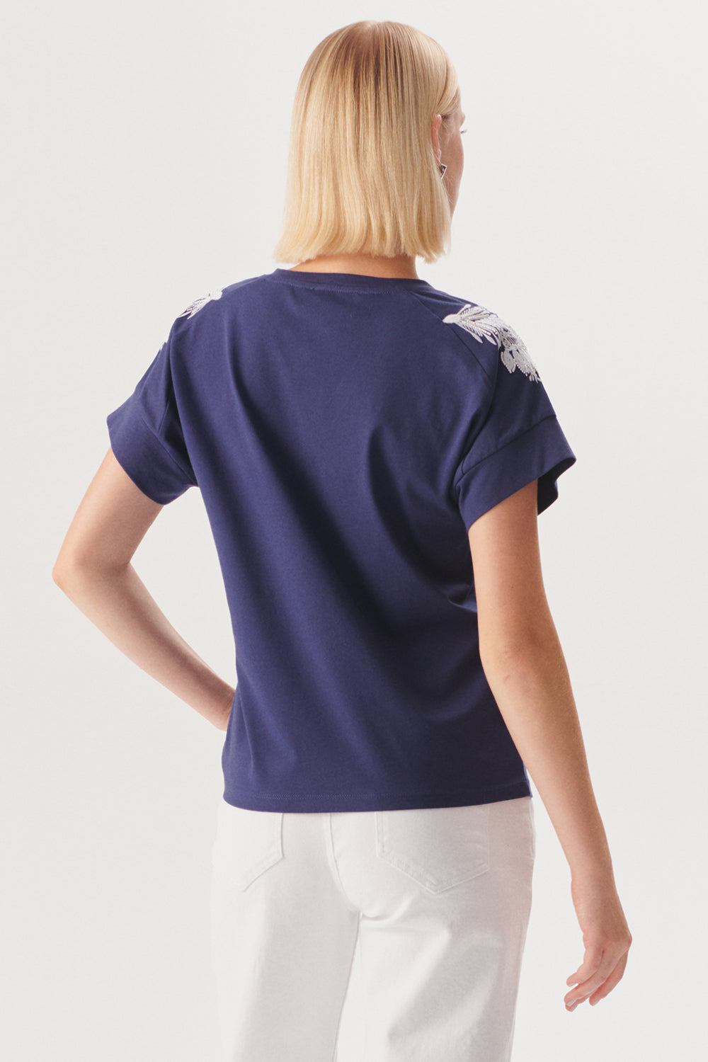 Exquise-İşleme Detaylı V Yaka Lacivert Pamuklu Regular örme Tişört-T-Shirts-4-Milagron.com