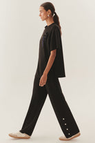 Exquise-İşlemeli Siyah Rahat Kesim Bisiklet Yaka Regular örme Tişört-T-Shirts-2-Milagron.com