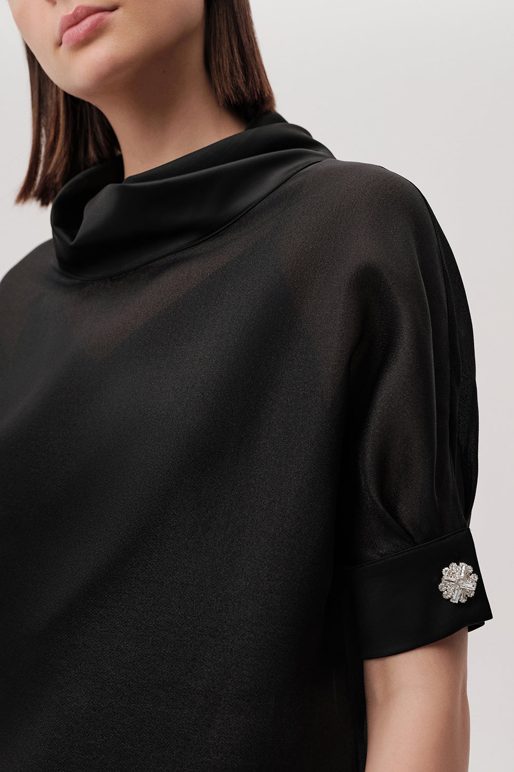 Exquise-Kısa Kollu Astarlı Boğazlı Dökümlü Yaka Regular Organze Siyah Bluz-BLUZ-4-Milagron.com