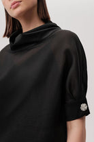 Exquise-Kısa Kollu Astarlı Boğazlı Dökümlü Yaka Regular Organze Siyah Bluz-BLUZ-4-Milagron.com