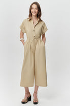 Kısa Kollu Beli Bağcıklı Düğmeli Regular Bej Tulum