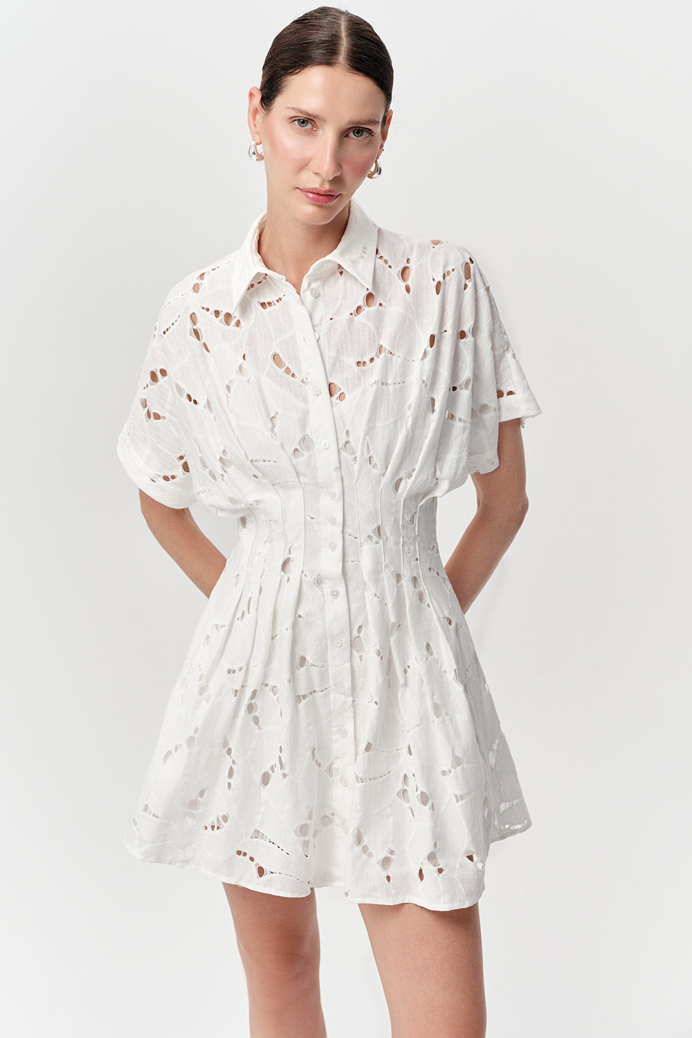 Kısa Kollu Delikli Gömlek Yaka Slim Fit Mini Kemik Elbise