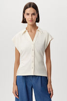 Kısa Kollu Düğmeli Beli Büzgülü Slim Fit Örme Kemik Gömlek