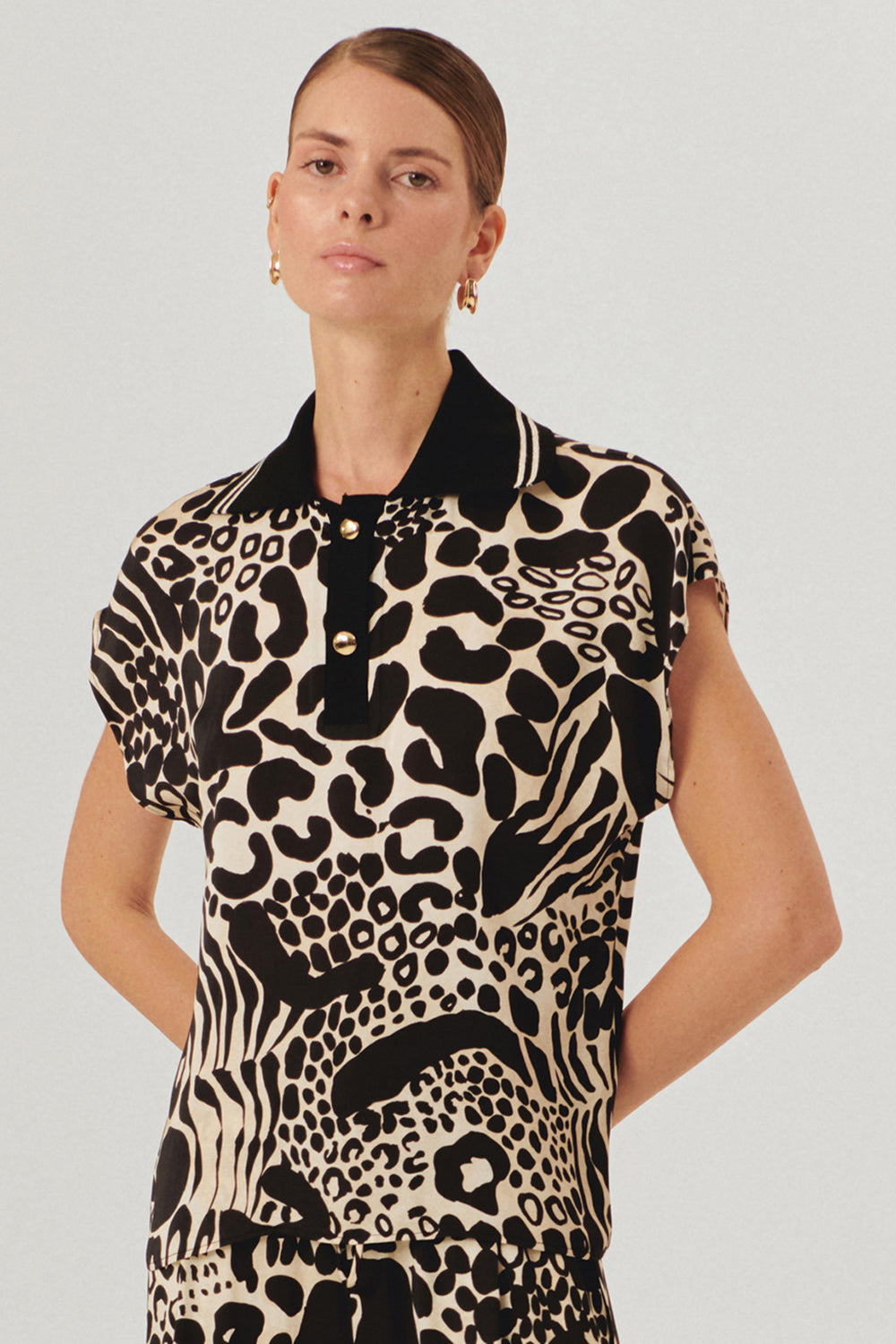 Exquise-Kolsuz Gömlek Yakalı Regular Fit Soyut Desenli Bluz-Gömlek-1-Milagron.com