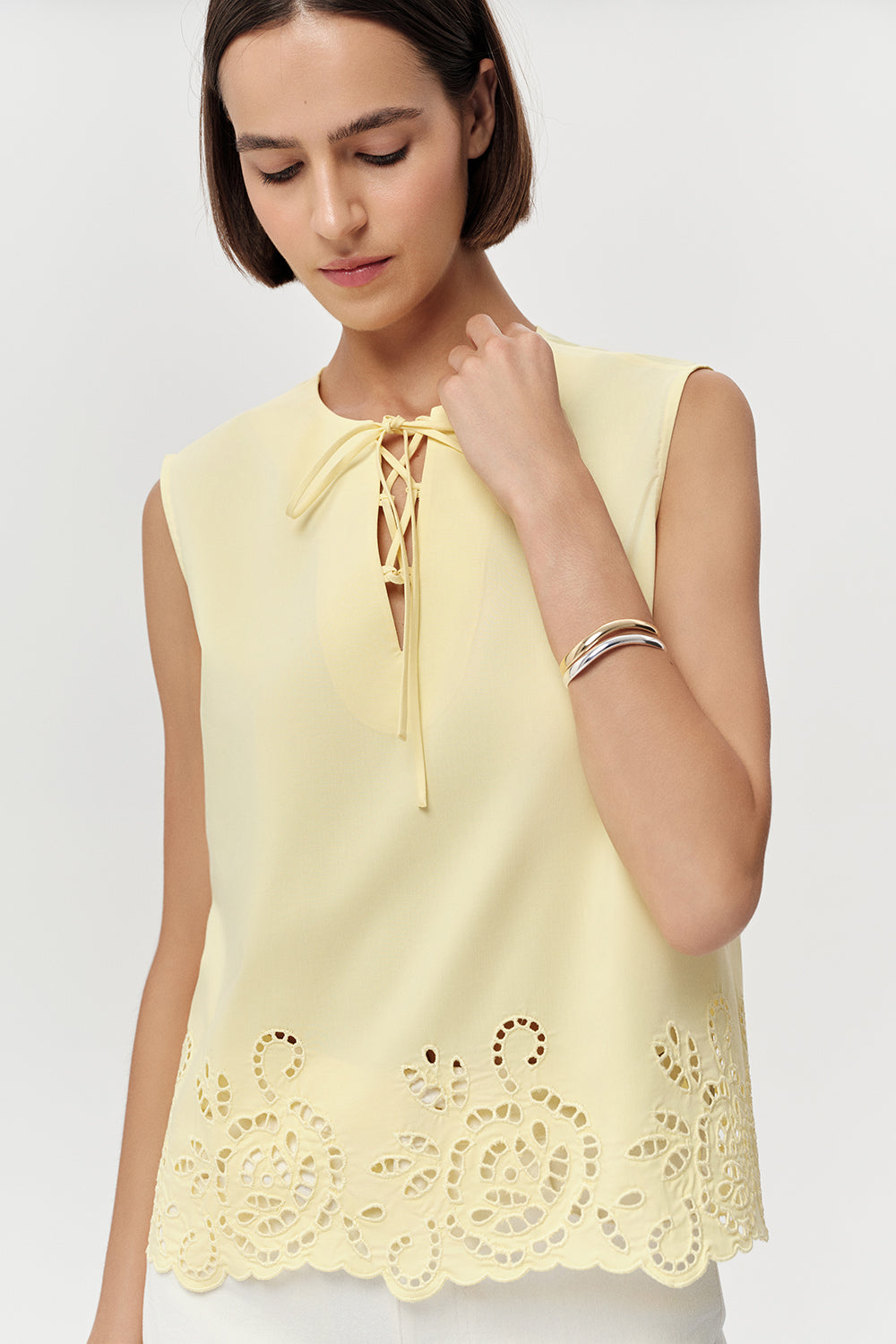 Kolsuz Yakası Bağcıklı Brode Nakışlı Regular Sarı Bluz