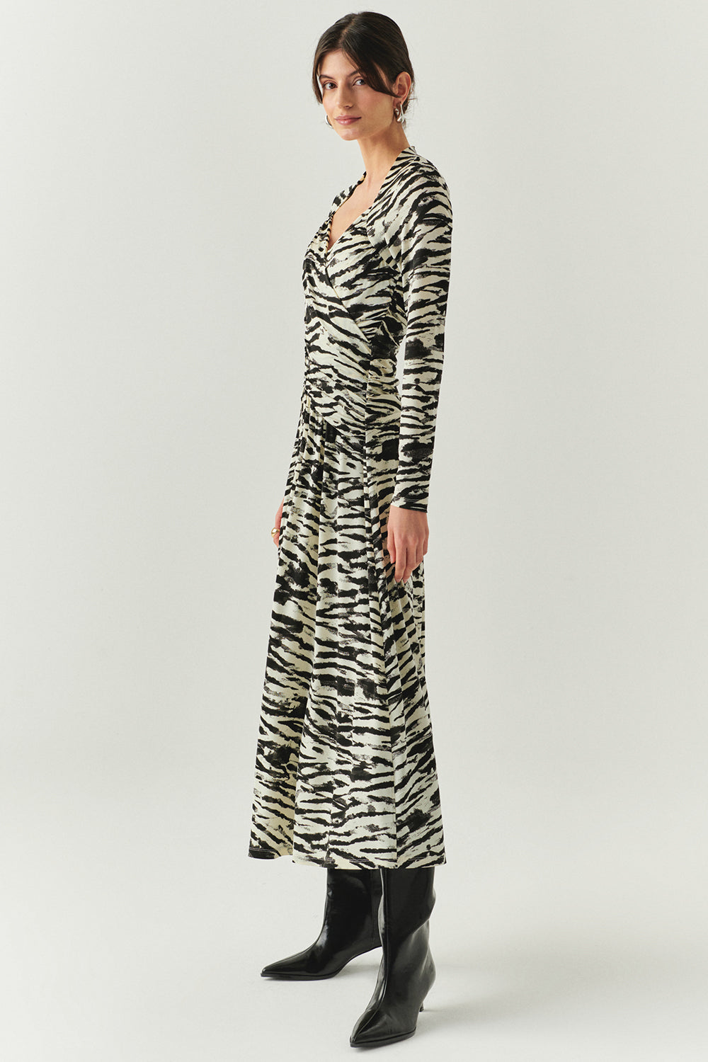 Exquise-Kruvaze Yaka Uzun Kollu Slim Fit Örme Midi Siyah Kemik Elbise-ELBİSE-2-Milagron.com