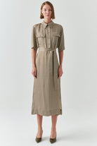 Exquise-Kuşaklı Desenli Gömlek Yaka Kısa Kollu Regular Midi Elbise-ELBİSE-2-Milagron.com