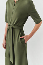 Exquise-Kuşaklı Kısa Kollu Fermuar Kapamalı örme Slim Fit Haki Tulum-TULUM-4-Milagron.com