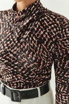 Exquise-Leopar Desenli Boğazlı Slim Fit Uzun Kollu Örme Bluz-BLUZ-5-Milagron.com