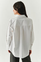 Exquise-Metal Pullu Düğmeli Uzun Kol Oversize Ekru Gömlek-GÖMLEK-4-Milagron.com