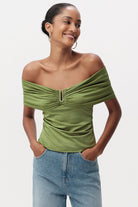 Omuzları Açık Metal Tokalı Slim Fit Örme Haki Bluz