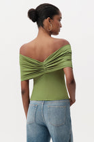 Omuzları Açık Metal Tokalı Slim Fit Örme Haki Bluz