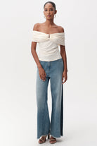 Omuzları Açık Metal Tokalı Slim Fit Örme Krem Bluz