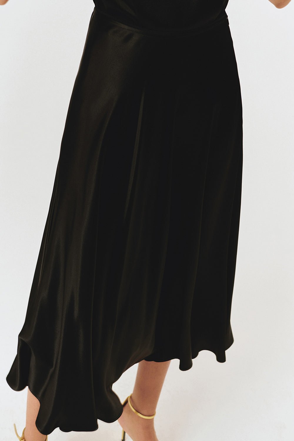 Exquise-Parlak Kumaş Saten Kiloş Midi Boy Etek-Etek-10-Milagron.com