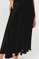 Exquise-Parlak Kumaş Saten Kiloş Midi Boy Etek-Etek-11-Milagron.com