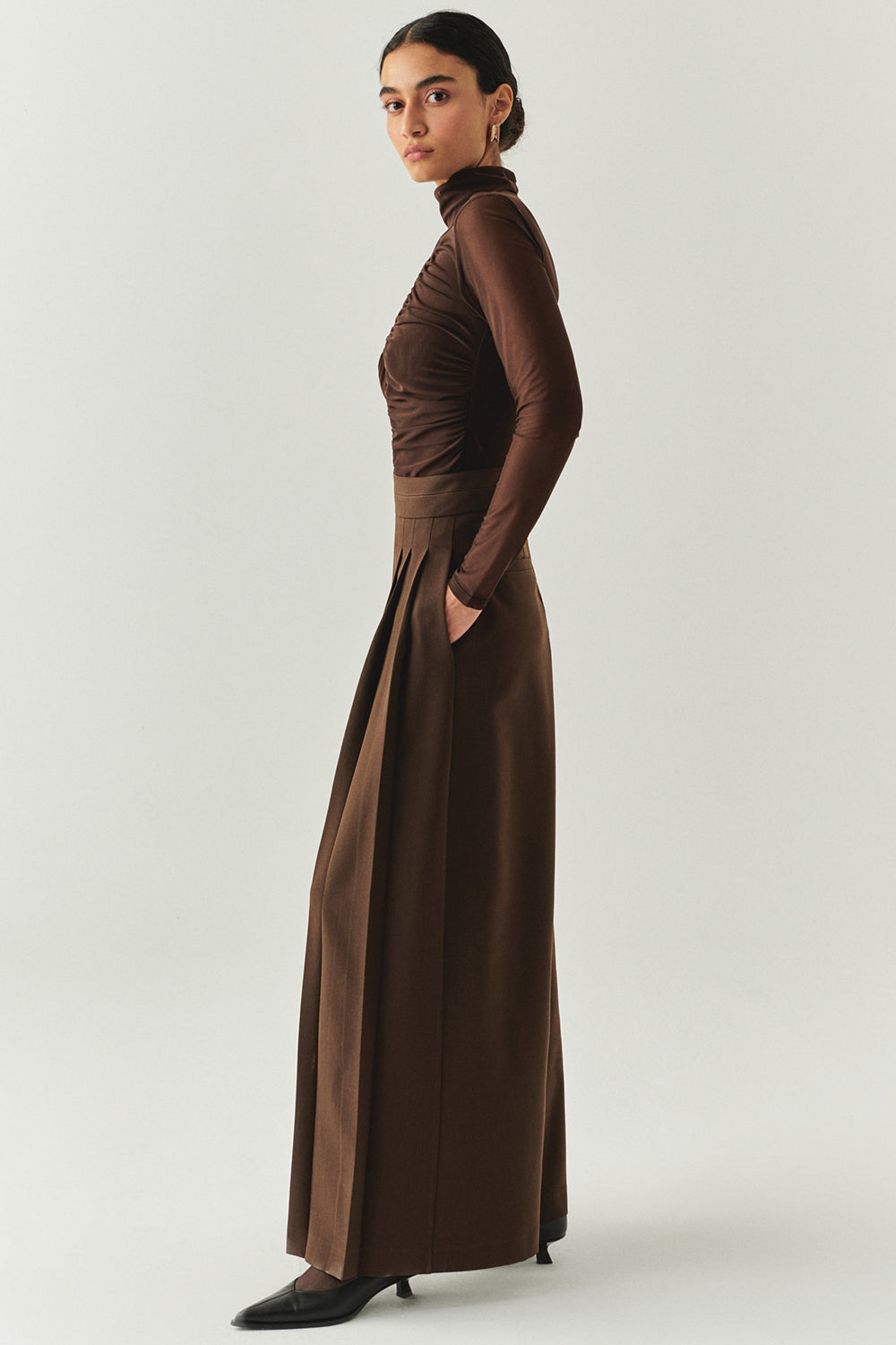 Exquise-Pileli Yüksel Bel Geniş Paçalı Regular Cepli Kahve Pantolon-PANTOLON-3-Milagron.com