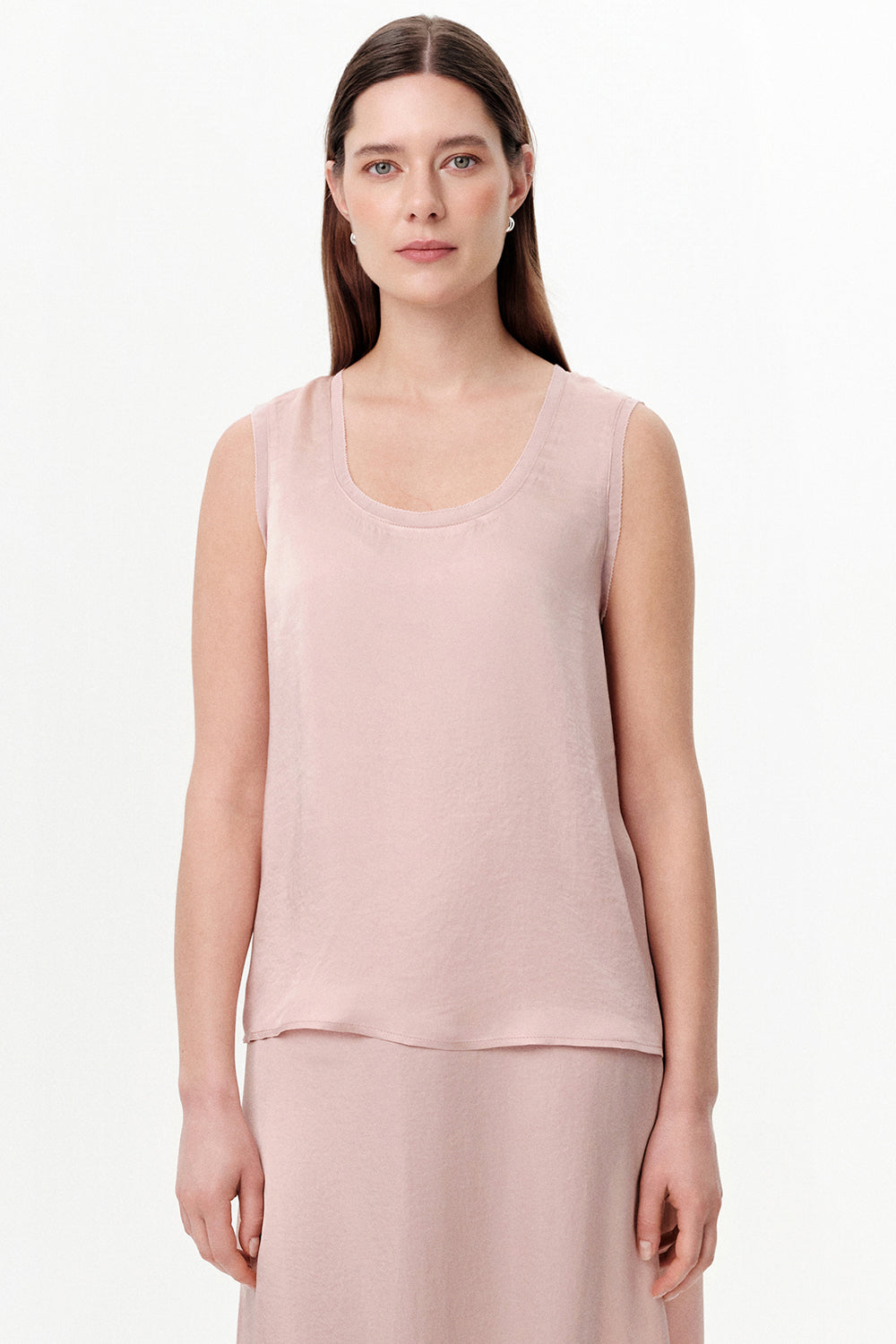 Exquise-Yuvarlak Yaka Saten Yüzeyli Ajurlu Regular Pembe Bluz-Bluz-1-Milagron.com