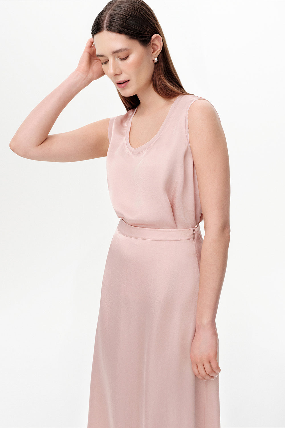 Exquise-Yuvarlak Yaka Saten Yüzeyli Ajurlu Regular Pembe Bluz-Bluz-2-Milagron.com