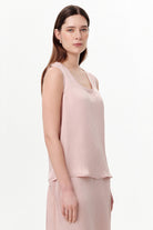 Exquise-Yuvarlak Yaka Saten Yüzeyli Ajurlu Regular Pembe Bluz-Bluz-3-Milagron.com