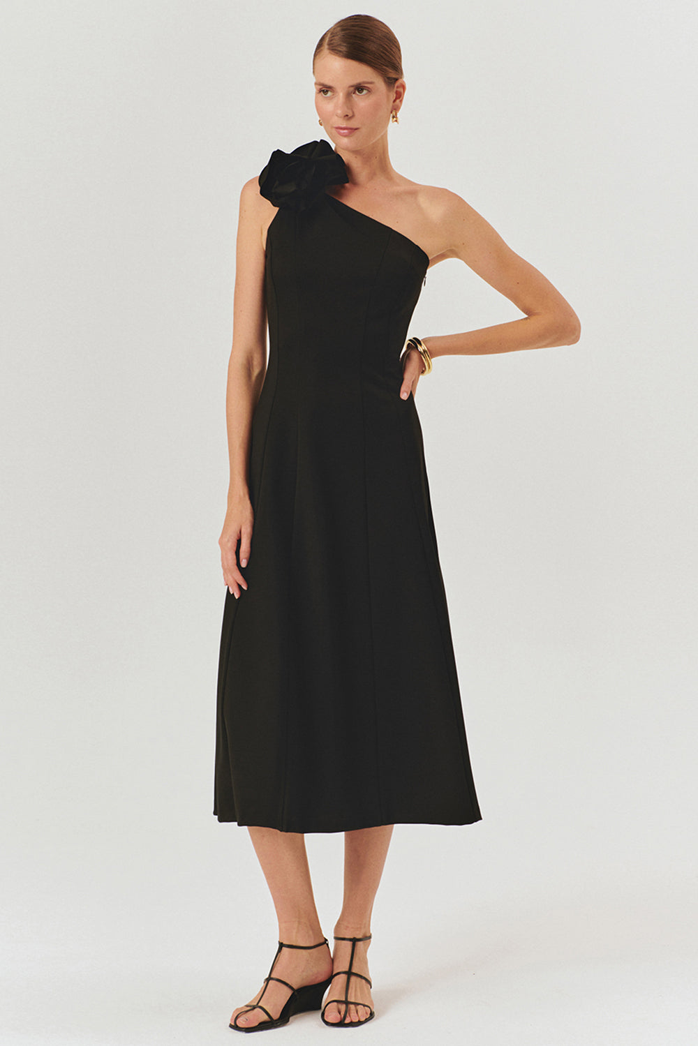 Exquise-Siyah Tek Omuzlu çiçek Detaylı A Kesim Midi Elbise-ELBİSE-1-Milagron.com