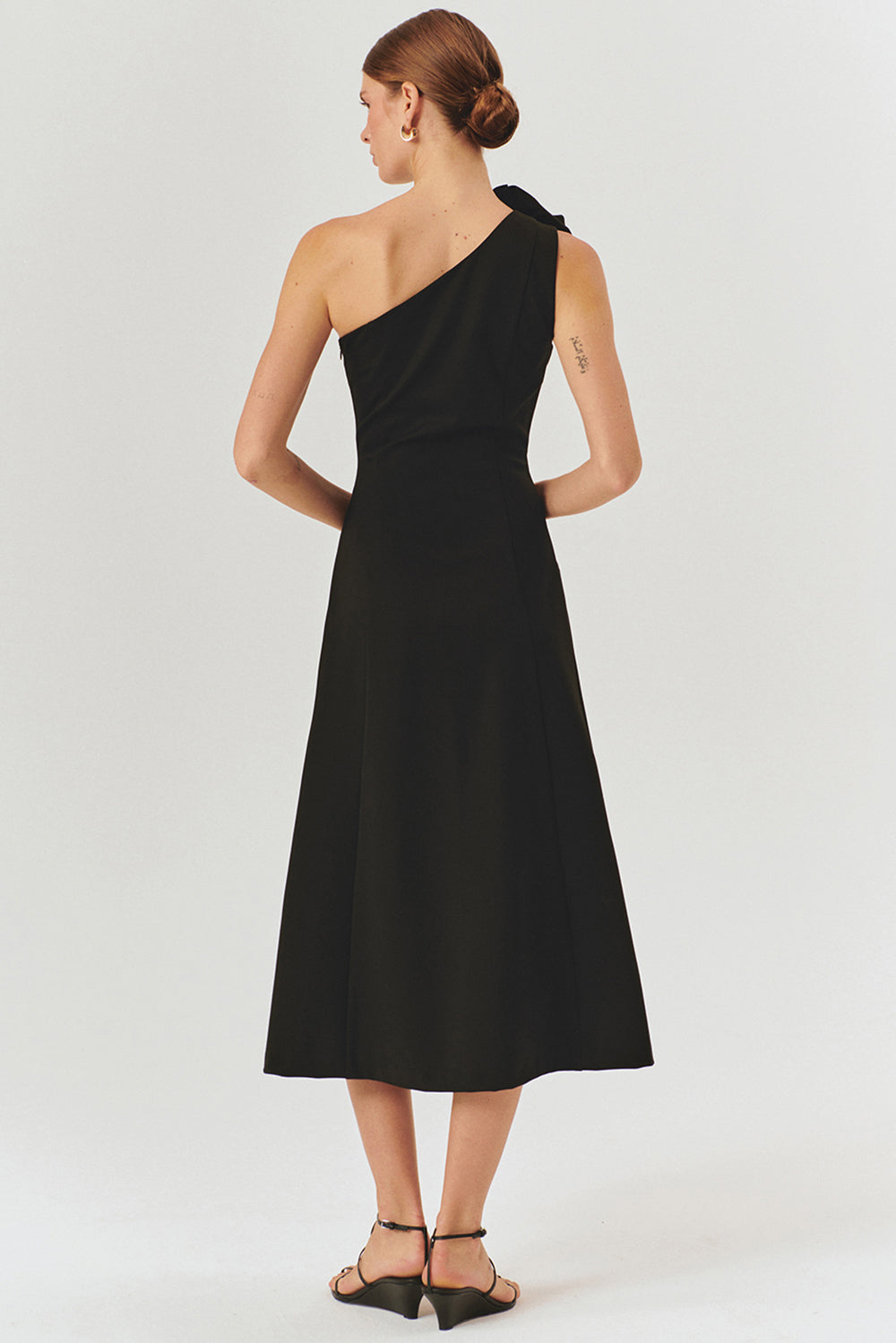 Exquise-Siyah Tek Omuzlu çiçek Detaylı A Kesim Midi Elbise-ELBİSE-4-Milagron.com