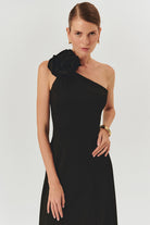 Exquise-Siyah Tek Omuzlu çiçek Detaylı A Kesim Midi Elbise-ELBİSE-5-Milagron.com