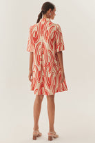 Exquise-Soyut Desenli Tokalı Kemer Detaylı Pamuklu Gömlek Yaka Regular Elbise-Elbise-11-Milagron.com